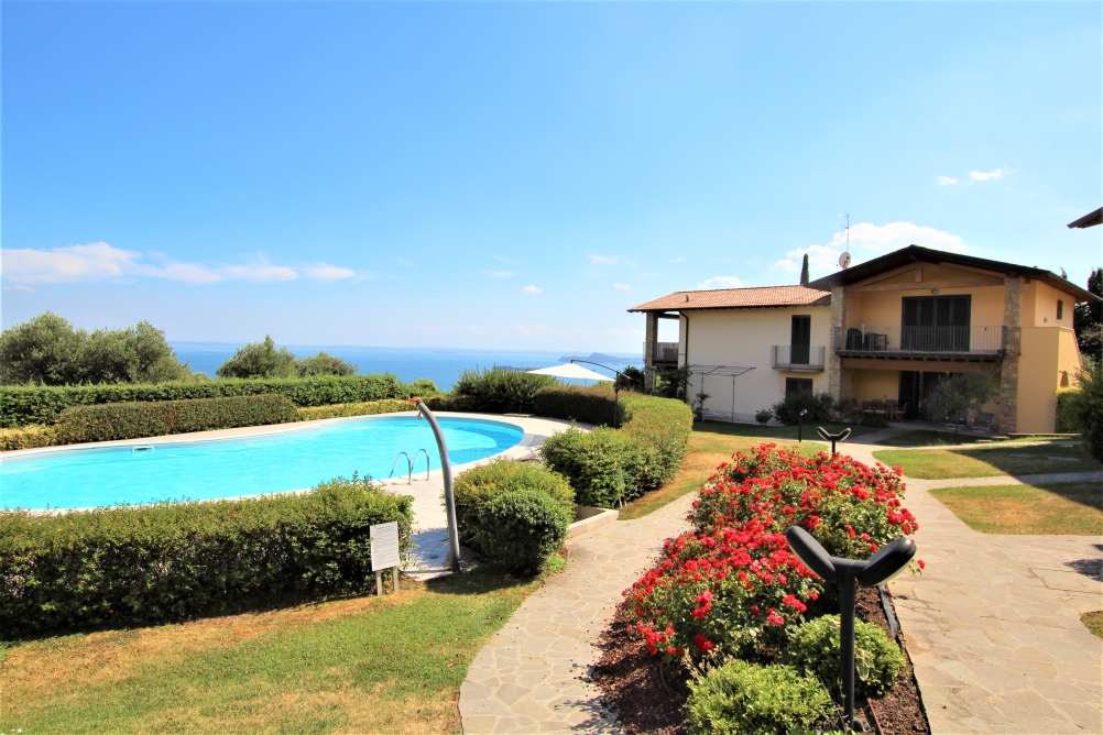 2-zimmer-wohnung-in-ruhiger-lage-mit-pool-und-traumhaften-seeblick 